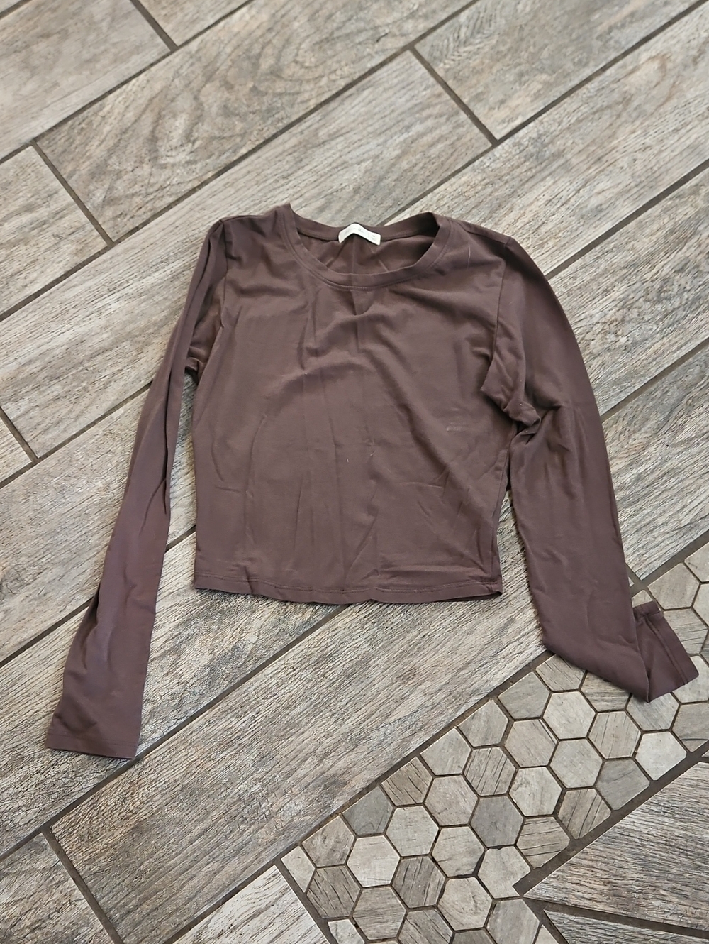 Active USA Long-Sleeve Crop Top in Brown Size Medium